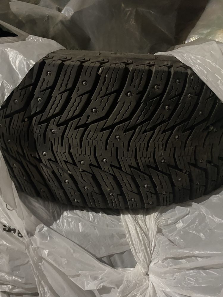 Продам шипованную зимнюю резину 225/45 r17