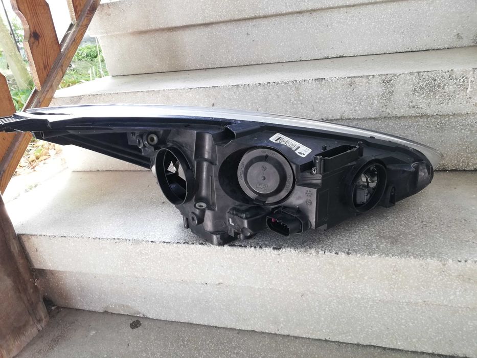 Фар Форд Фокус ляв/Фар Ford Focus LED Bi-Xenon MK3/Фар Focus Xenon