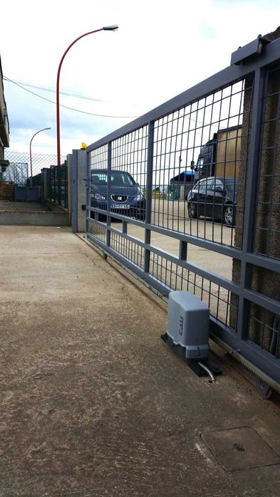 Kit complet poarta culisanta cu automatizare TAU 500+ set feronerie