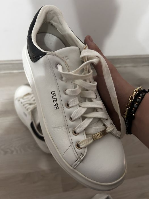 Vand adidasi GUESS