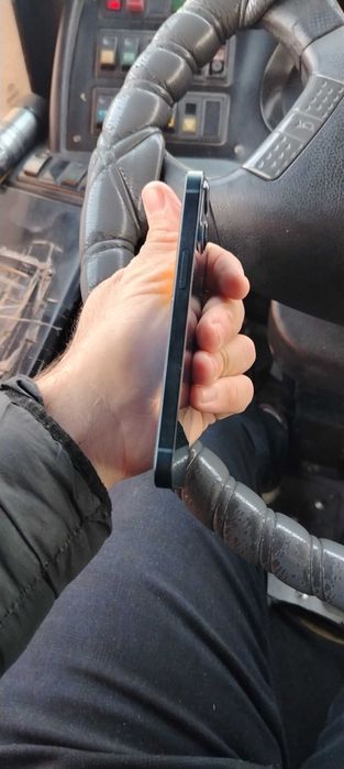 Продам iPhone 13