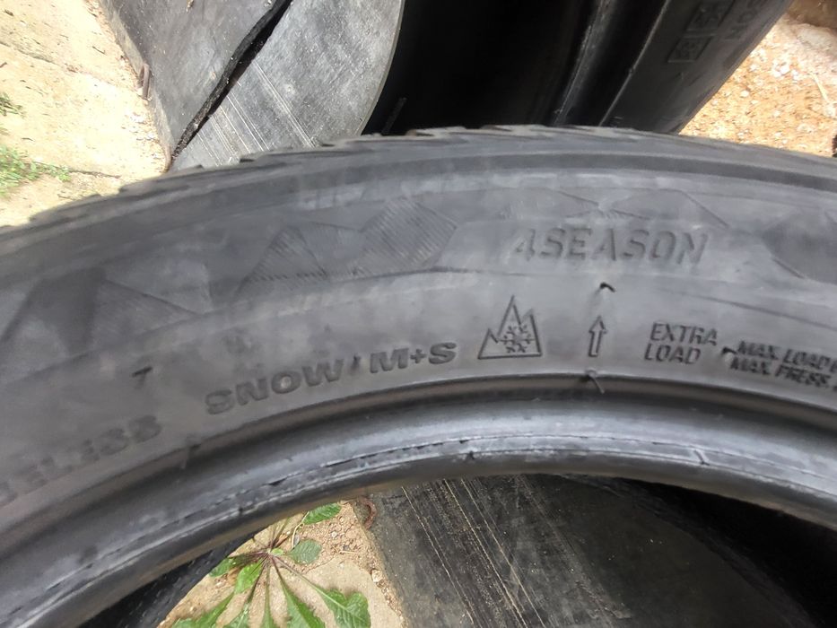 2бр 215/50/17 гумите са много запазени 23г