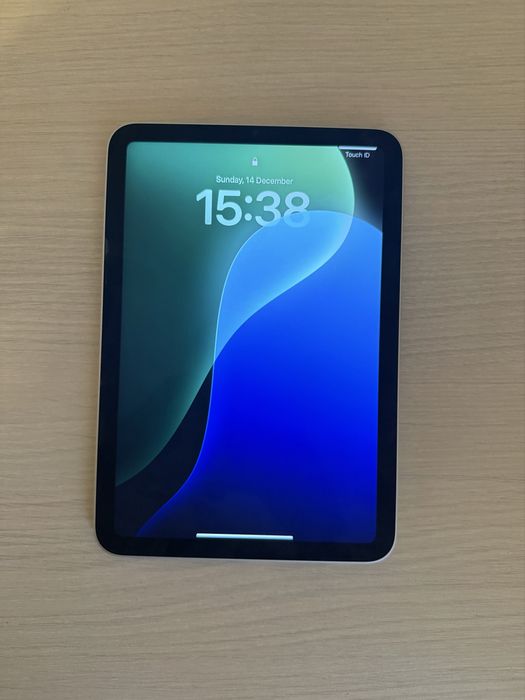 Vând iPad mini (6th Generation) wifi + husă