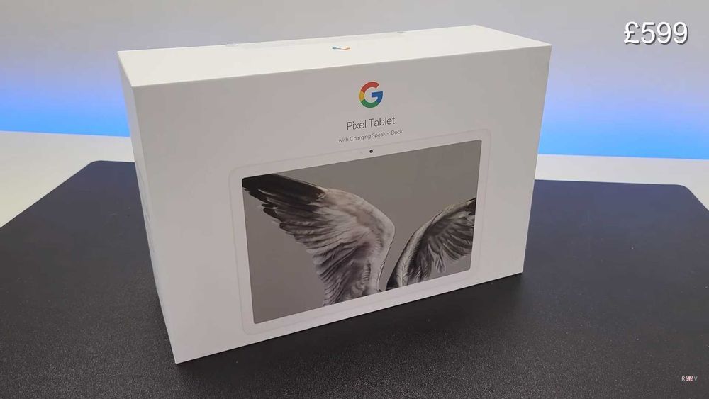 Планшет Google Pixel с док-станцией для зарядки динамиков .