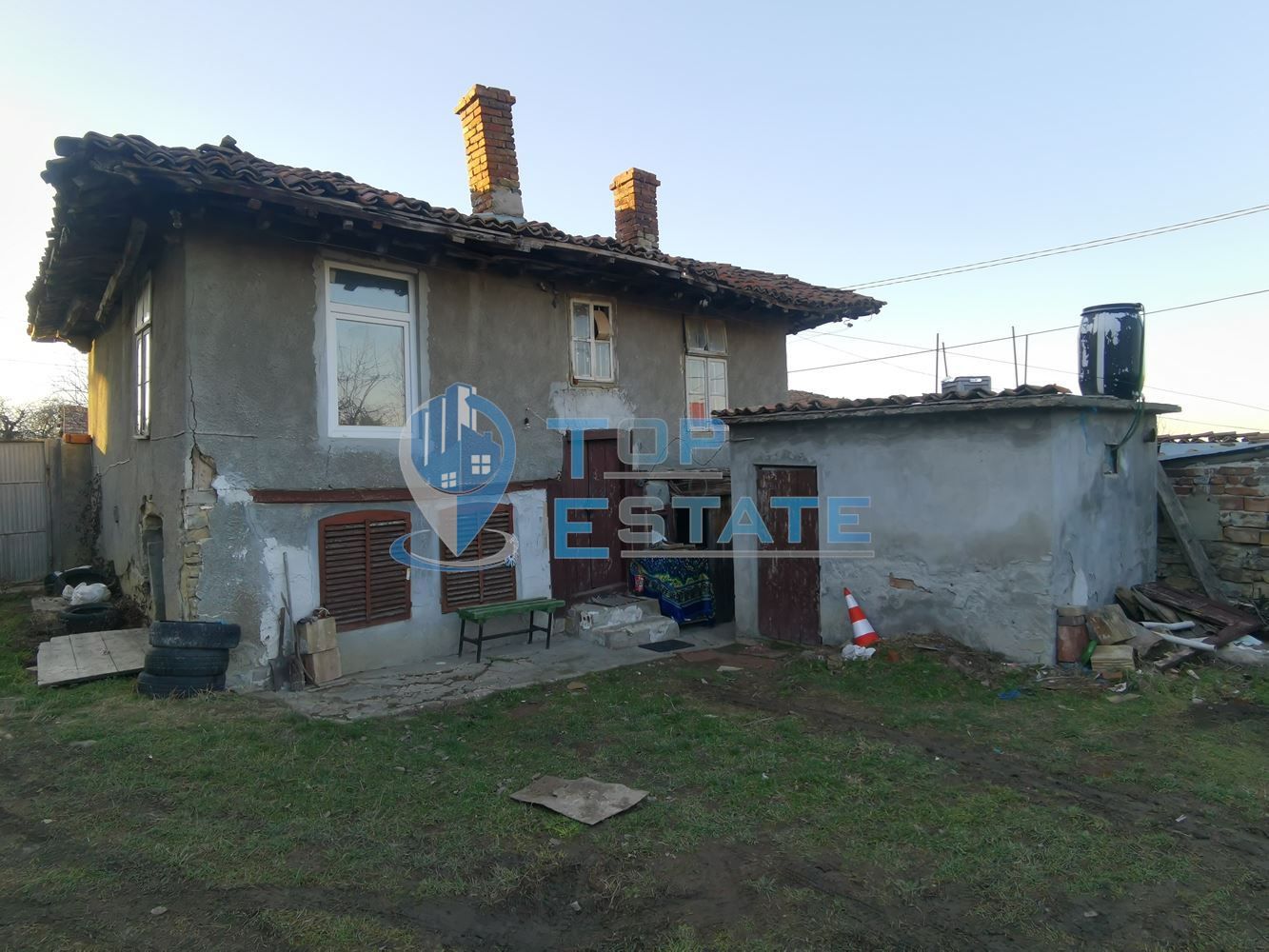 Двуетажна къща на тиха улица в гр. Лясковец