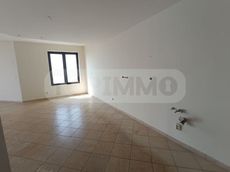 Продава се Четиристаен апартамент в с. Топола, Област Добрич - 275 кв.м за 910 €/кв.м - Снимка #4
