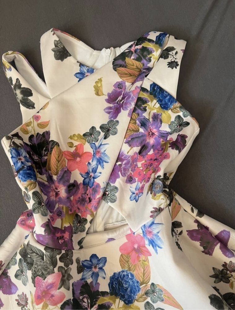Rochie de zi, înflorată