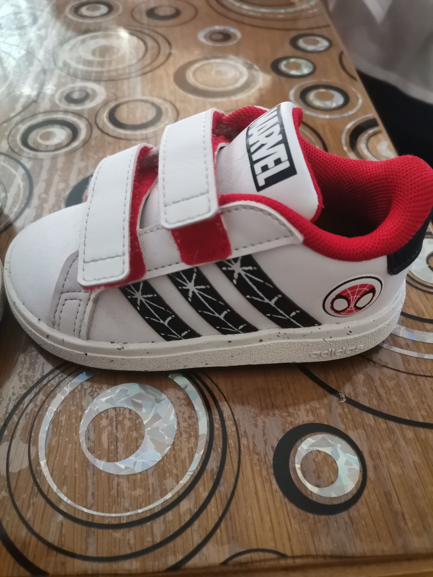 Маратонки Adidas Marvel