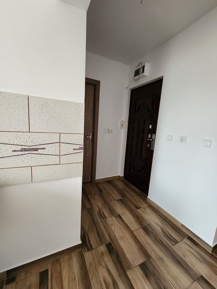 Vând apartament 2 camere,str Walter Mărăcineanu lângă Profi,renovat.