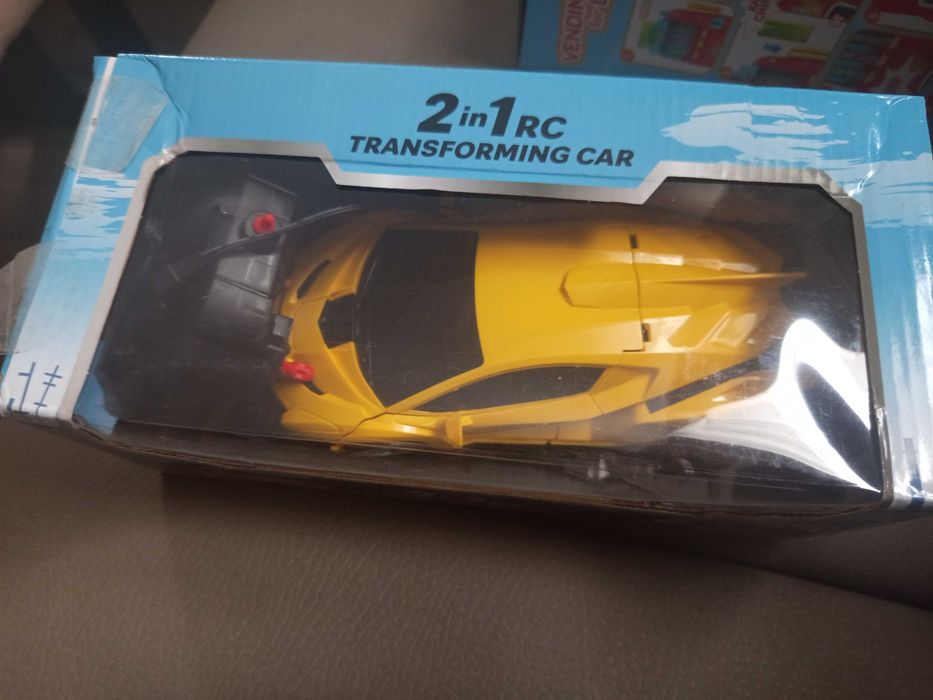 Трансформираща се кола робот