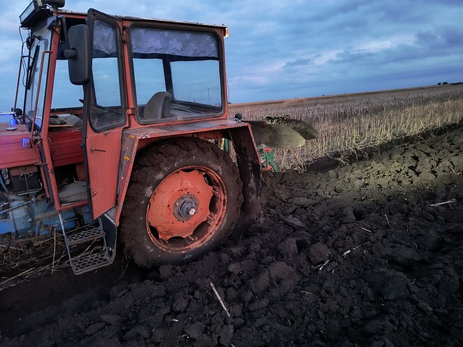 Vând plug reversibil