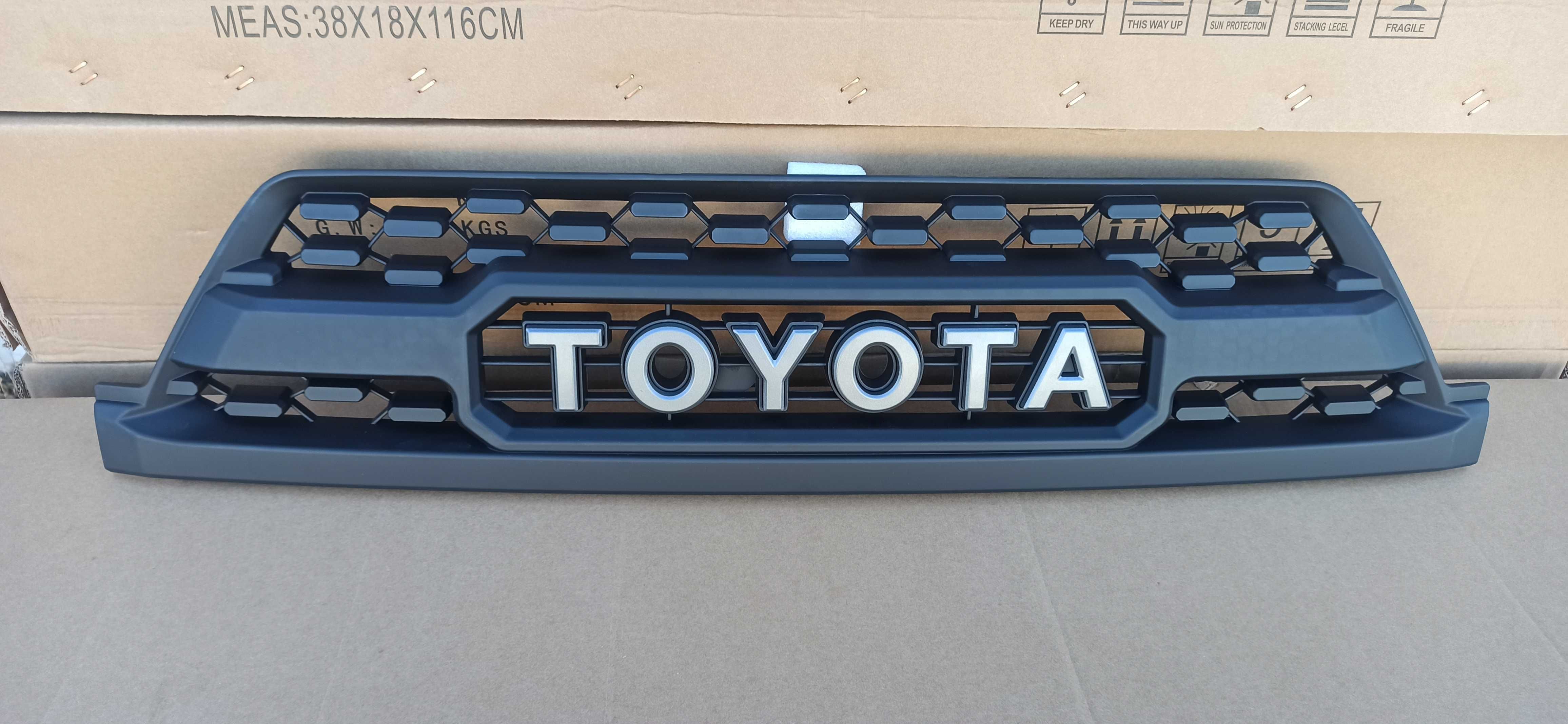 Решетка радиатора Toyota 4Runner