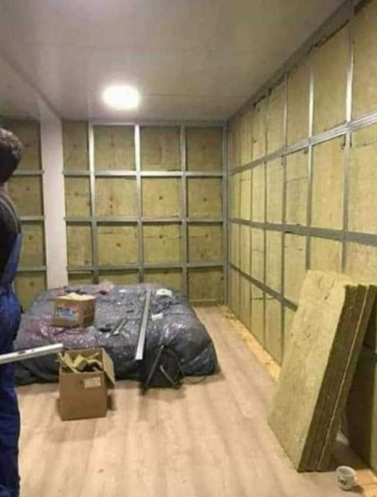 Vand case pe structura metalica