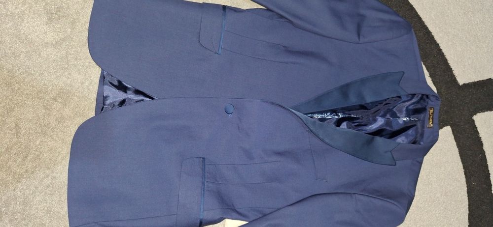 Costum elegant pentru barbati