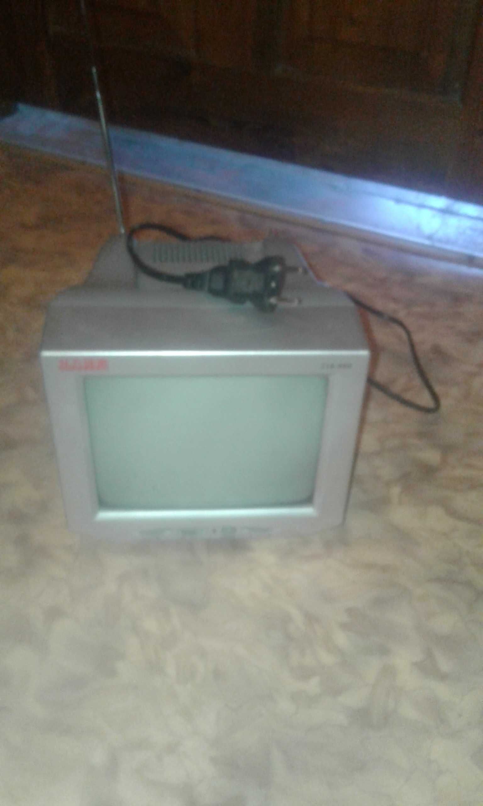 маленький телевизор