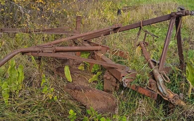 Плуг 4-х лемеховый