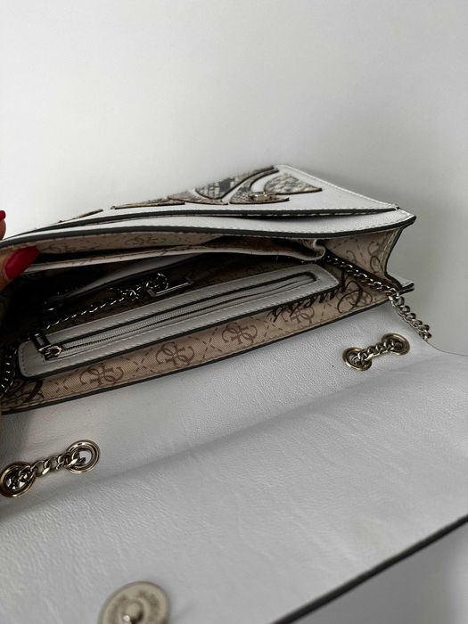 Geantă Guess crossbody albă