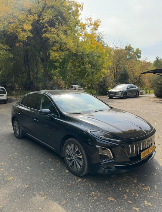 Hongqi E-QM5 2024 — 15 200 km, 500 km batareya