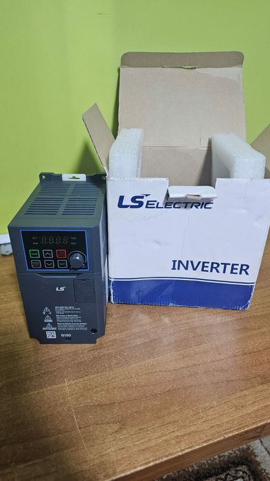 Invertor de frecvență trifazat LSL V0008G 100-4EOFN