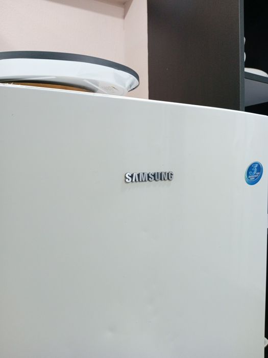Продам Холодильник Самсунг. В