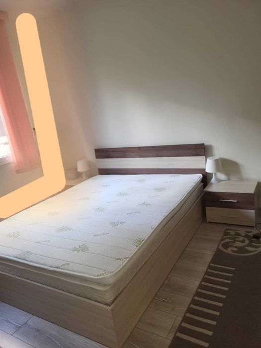 Спалня с повдигащ механизъм + матрак и две нощни шкафчета