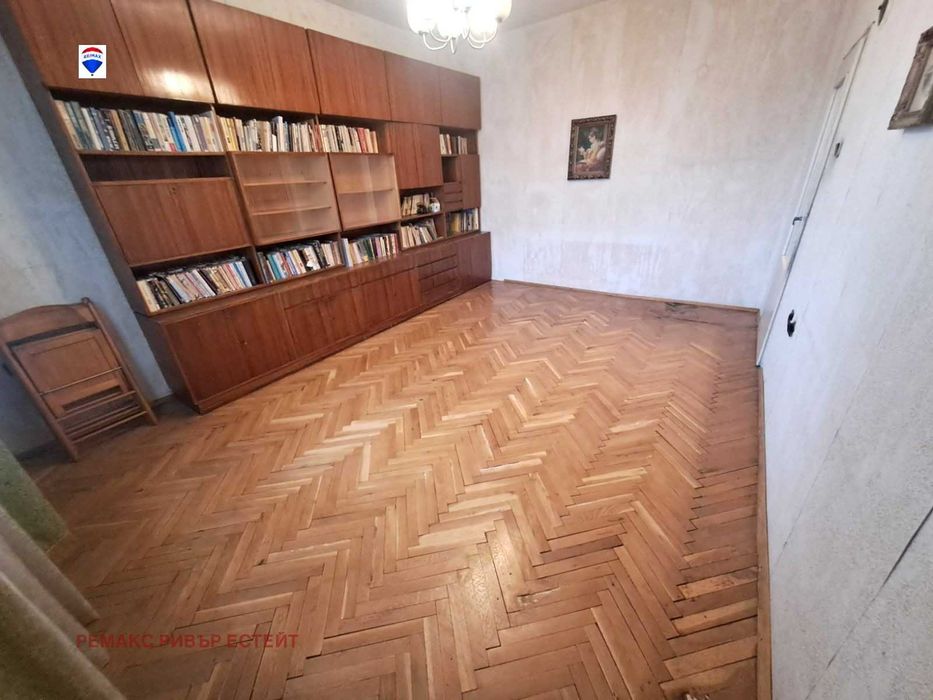 Тристаен апартамент е Центъра