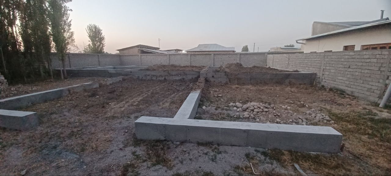 Yer sotiladi 1,8 сотен (сотих) 16000 $ dan. Fundament. Kimpenhva.