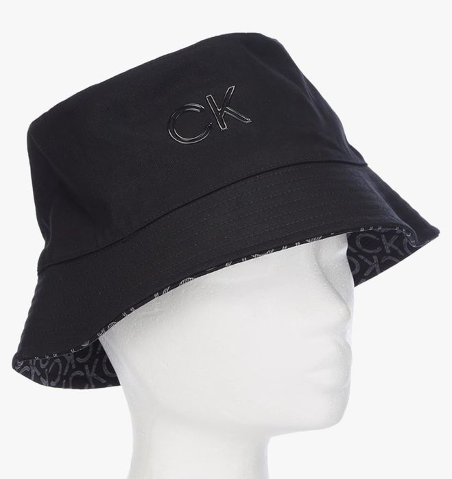 Calvin Klein двулицева шапка/ идеотка