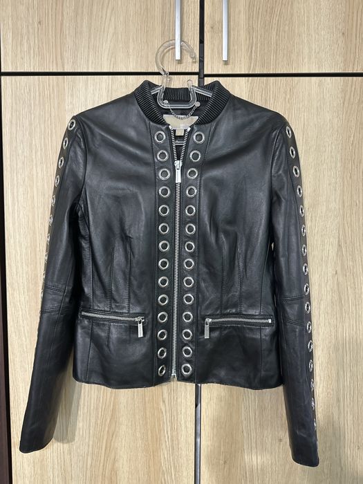 Яке Michael KORS черно