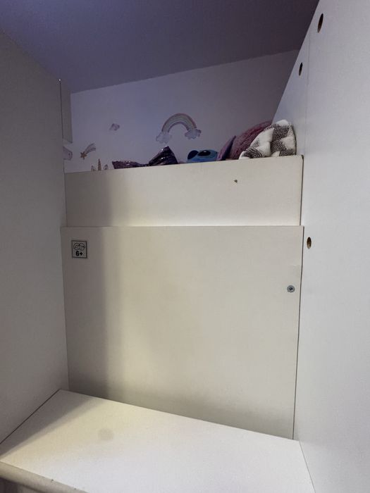 Pat supraetajat alb + saltea, design spațios, stare foarte bună