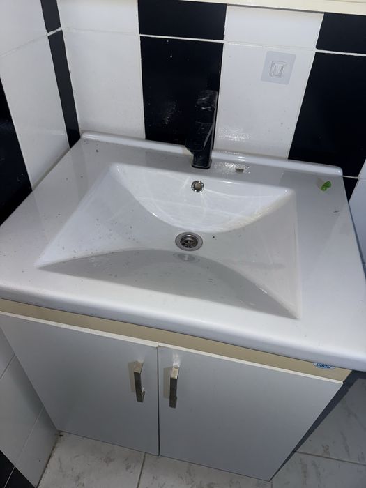 Продам раковину с зеркалом