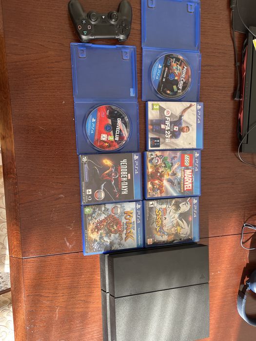 Продаю пс4 с дисками