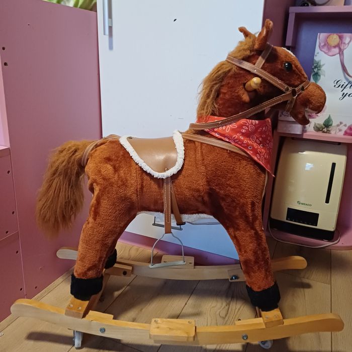 Balansoar căluț   echipat si cu  roți