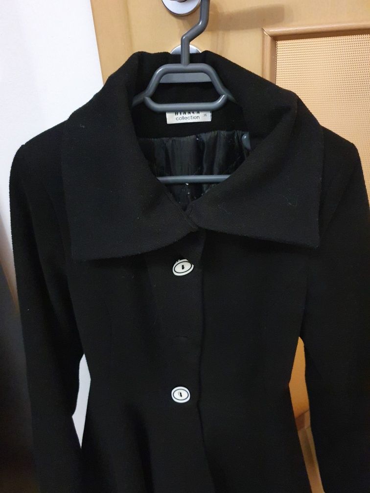 Palton negru cambrat