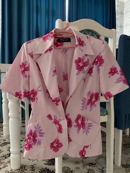 Пиджак в нежно розовым цвете