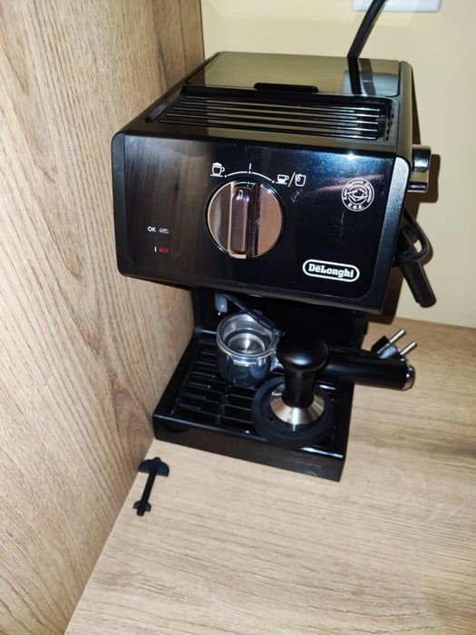 Продавам кафе машина Delonghi