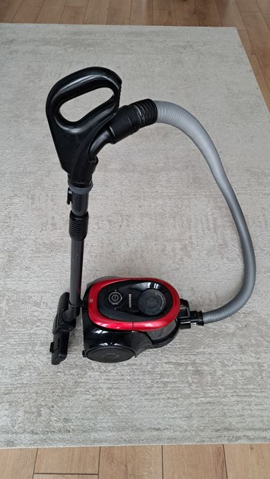 Пылесос Samsung 1800W срочно продам