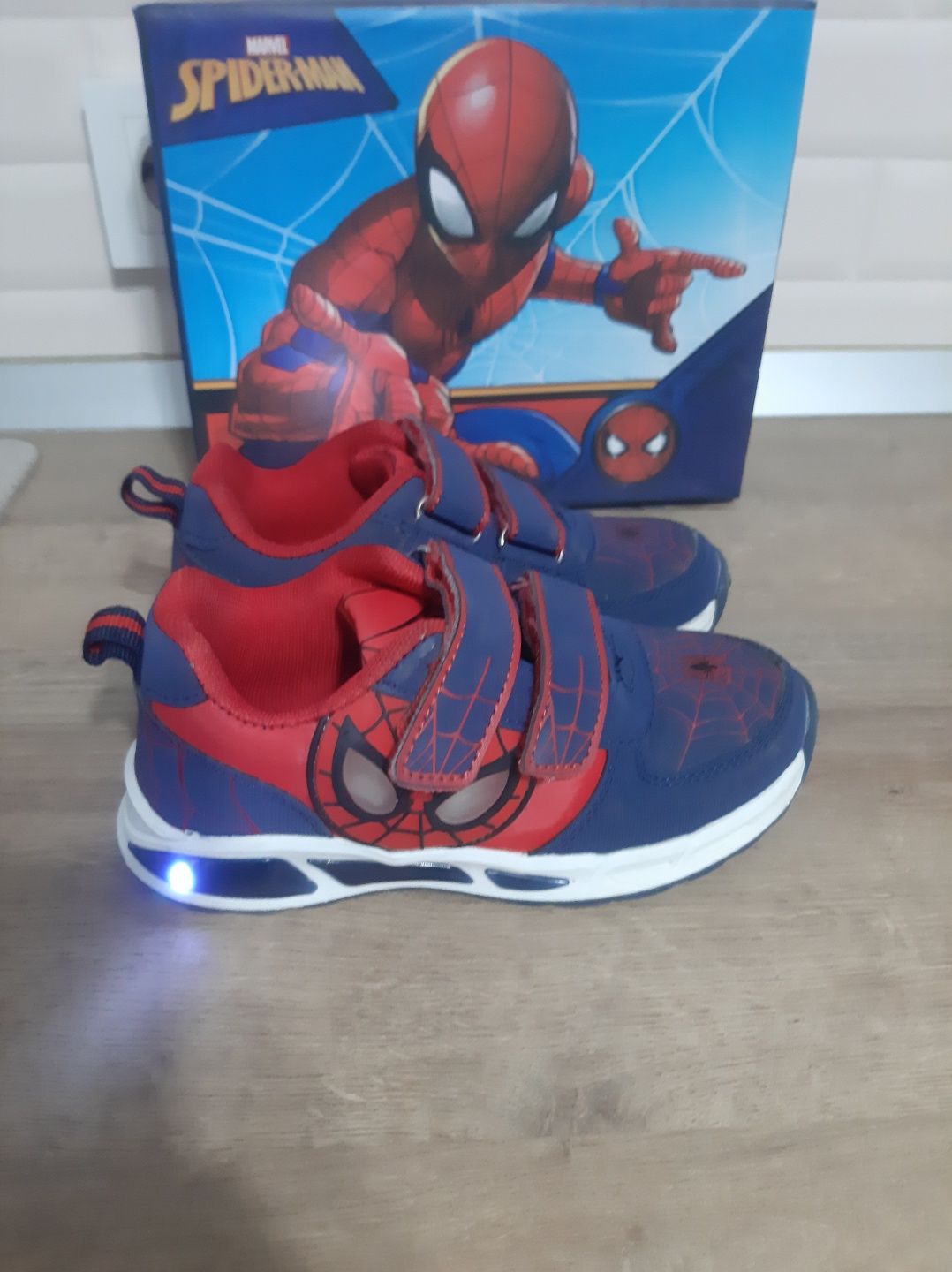 Pantofi sport băieți - Spiderman cu leduri (mărimea 29)
