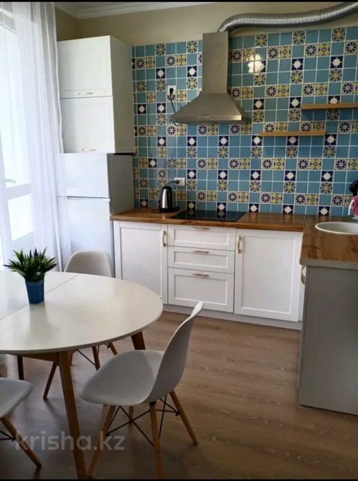 Левый берег. Хан шатыр. Медцентры.