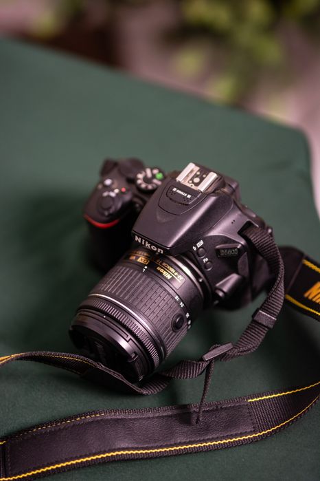 Nikon D5600 cu 3 obiective, doar 900 cadre