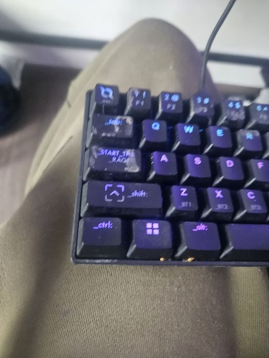 Tastatura aqirys mira