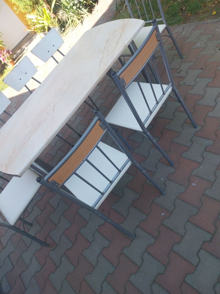 Vand masa cu scaune