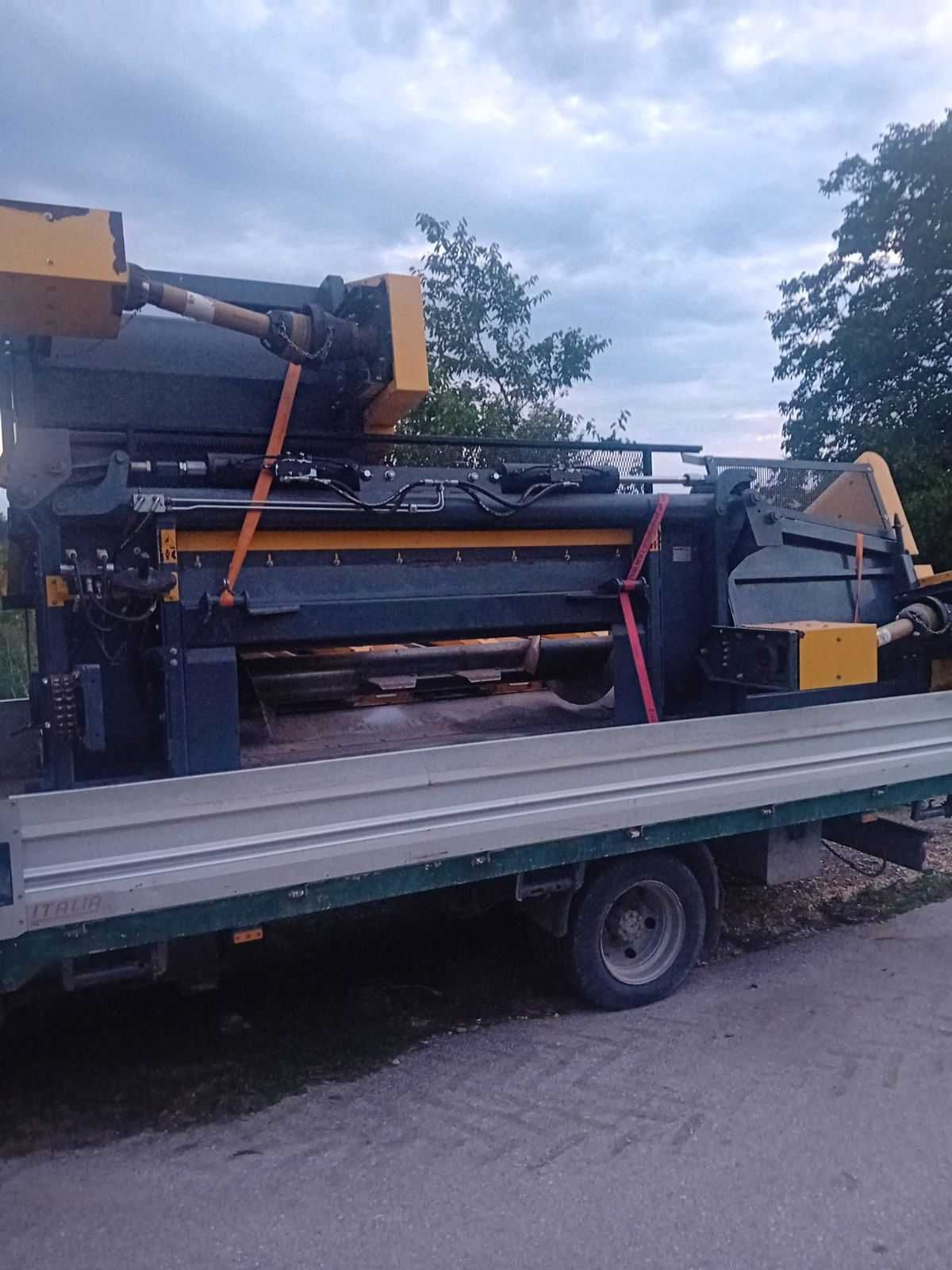 Продавам комбинирано приспособление за слънчоглед и царевица