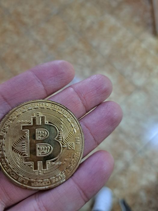 Продам монету биткоин сувенирный