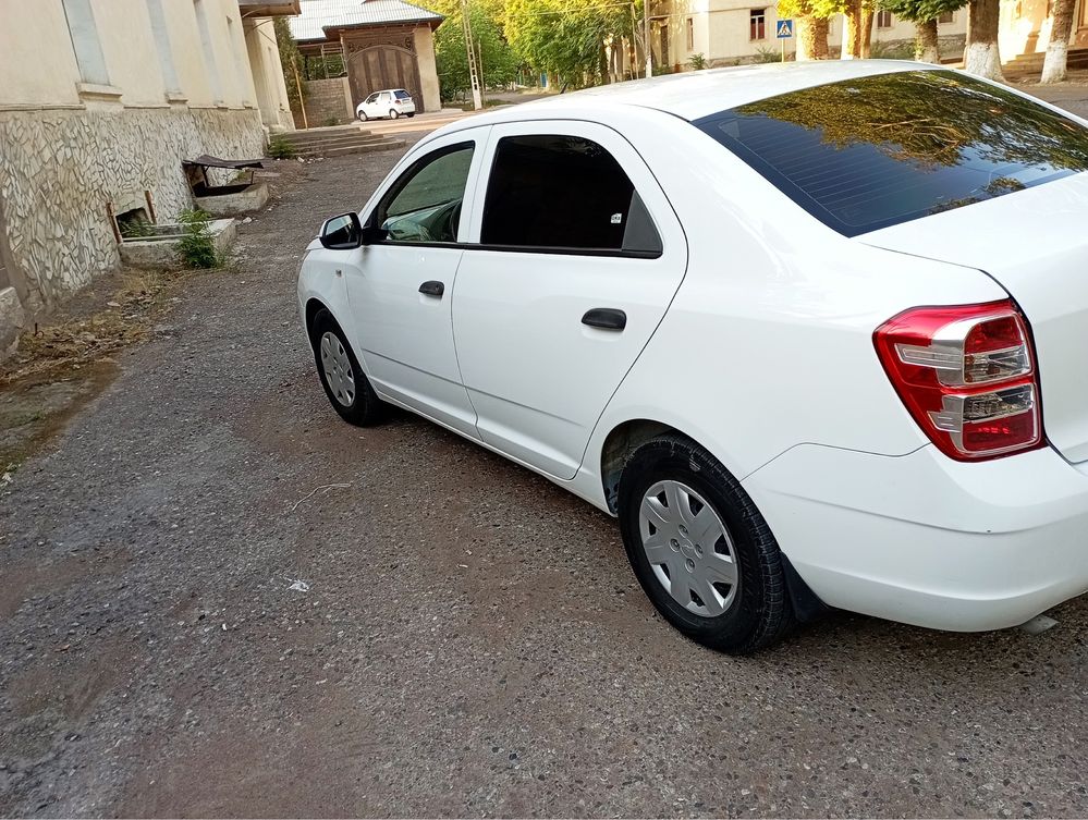 Chevrolet Cobalt (Oq rangli)