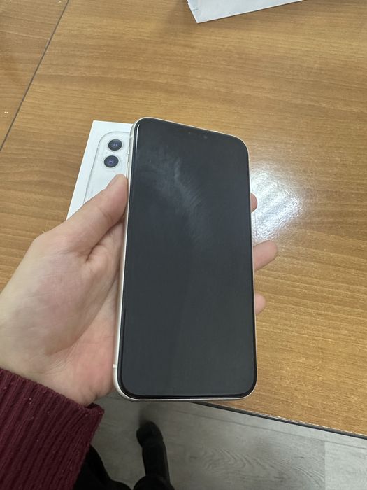 Айфон 11 в отличном состочнии