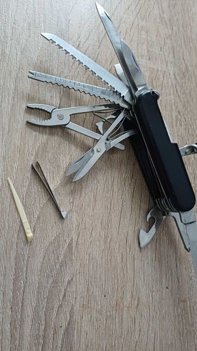 Briceag Multifunctional 17 in 1