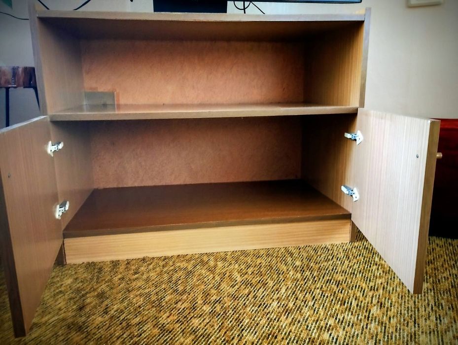 Шкаф (за телевизор)