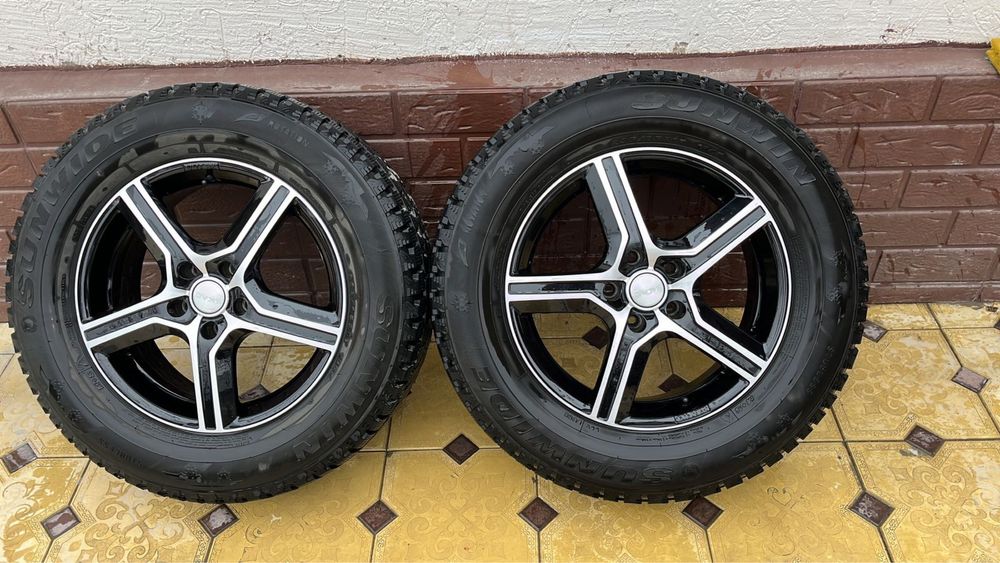Комплект зимних шин с дисками. 235/65 R 17