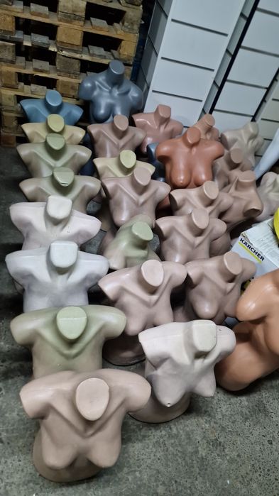 Vand manechini dama si barbati